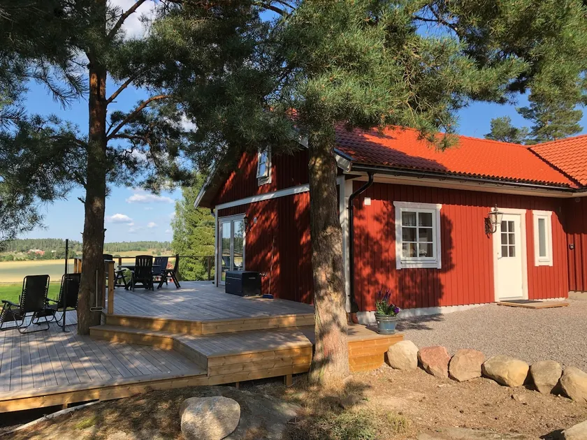 Tallberga guest house with beautiful views near Linköping - Image 1