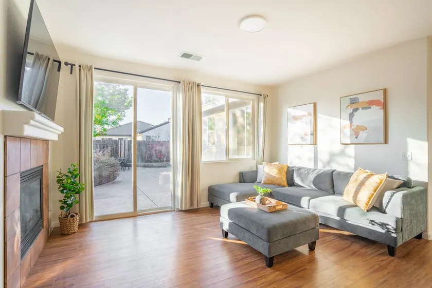 Spacious ⌂ for Big Family ★Close to Downtown/SMF★ - Image 1