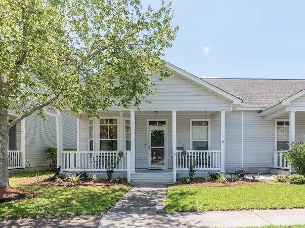 Charming Bluffton Single Story Home In Old Town - Image 1