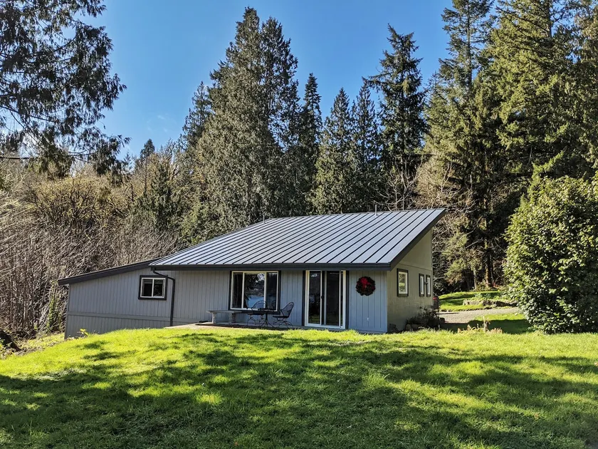 3br cabin w/ large garden and beach access - Image 1