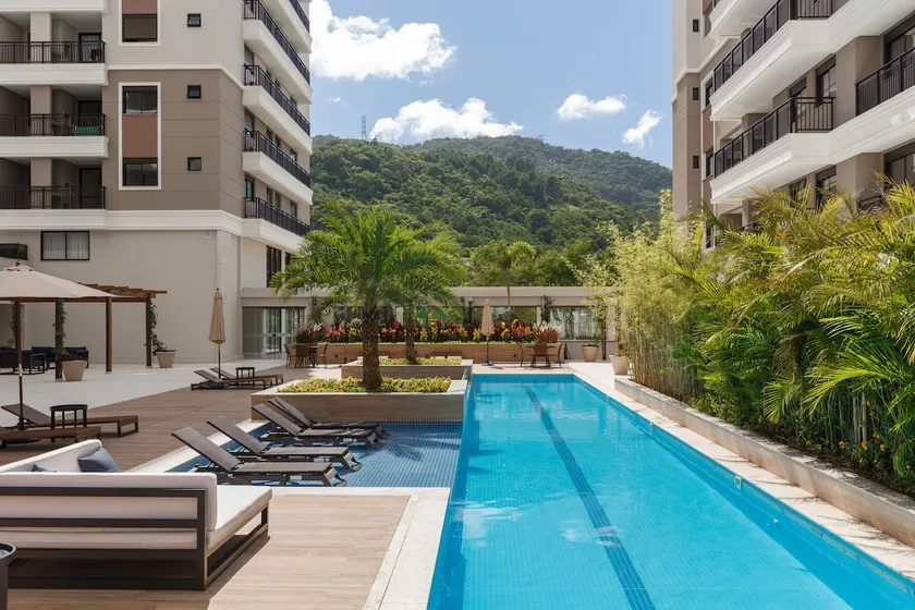 Luxurious 3bd Top Floor Apartment - Image 1