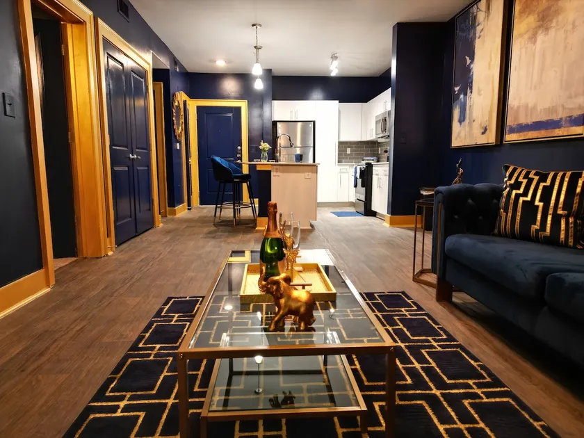 Live Like ROYALTY in Buckhead This unique place has a style all of its own. - Image 1