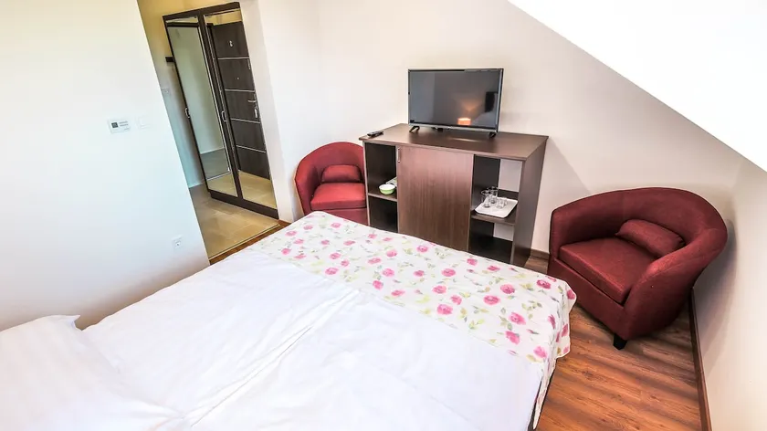 White Apartman Mini 2 for 2 (wifi, free parking) - Image 1