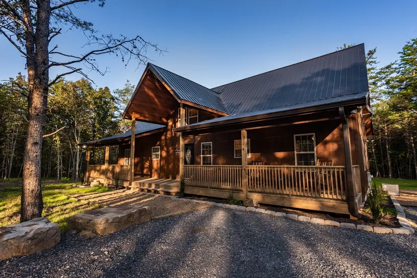 Rustic Retreat sleeps 14 - Image 1