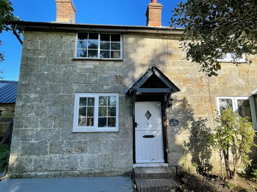 Cosy Victorian Cottage in Crowborough with Log Burner and parking - Image 1