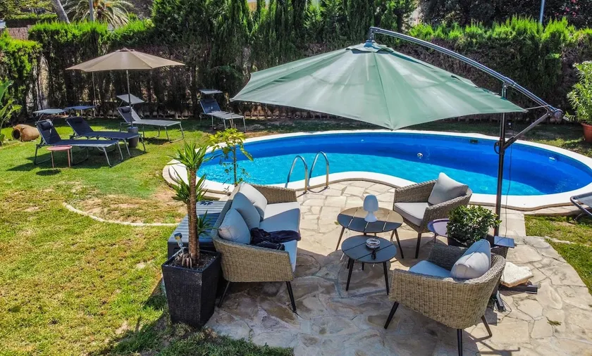 Beautiful villa with pool and sea view - Image 1