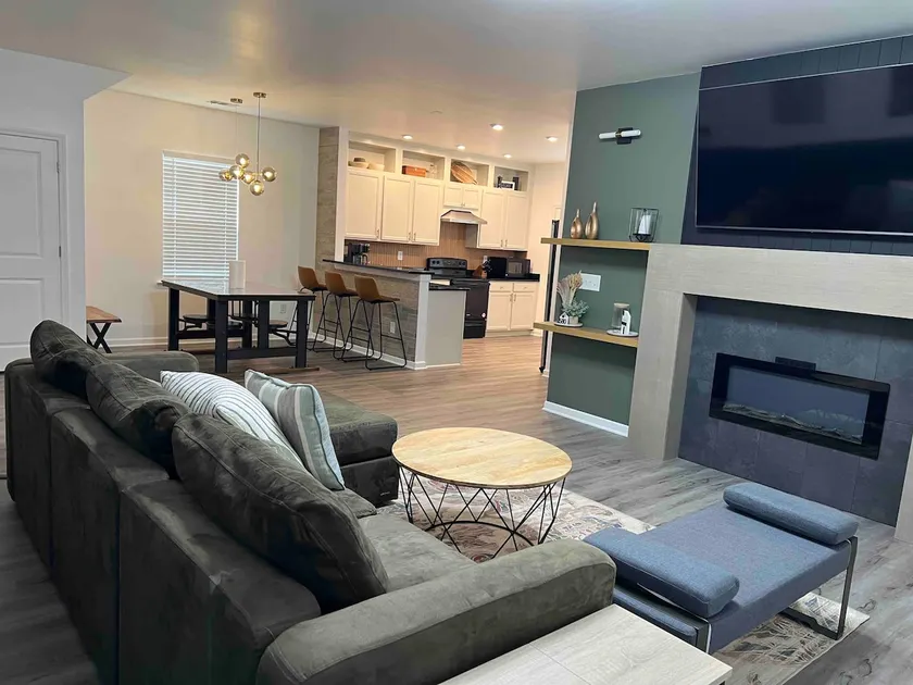 2BLKS walk to MBS-GWCC+Park Free | Sleeps 10 - Image 1