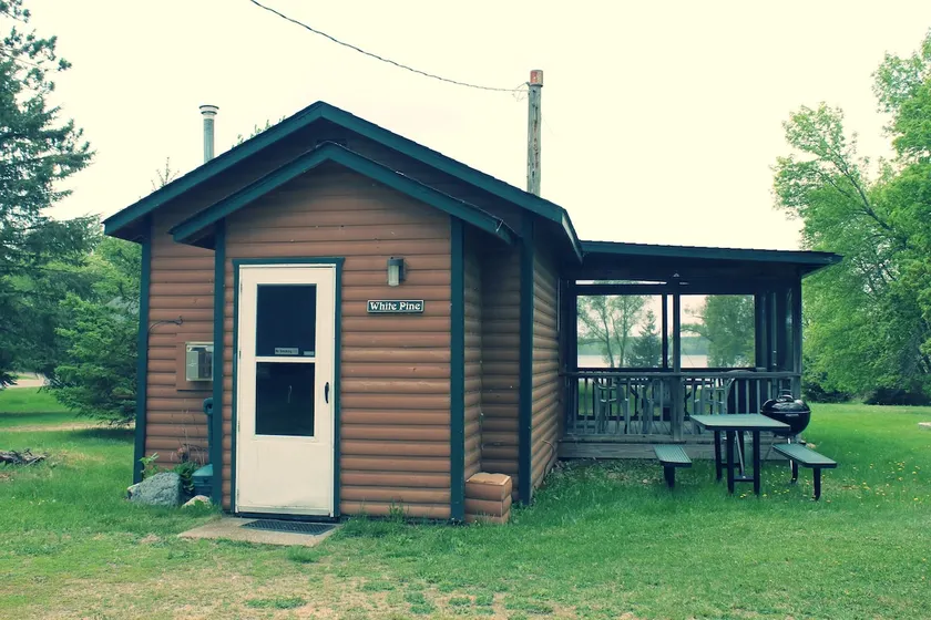 White Pine Cozy 1BR Sunset Lakefront Cabin m / privat lancering og dock - Image 1