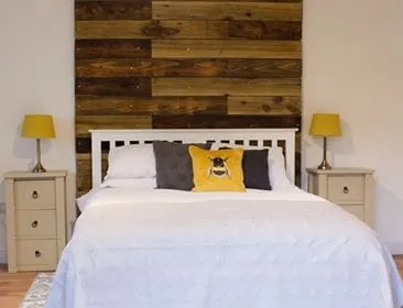 Bumble Bee Barn - Image 1