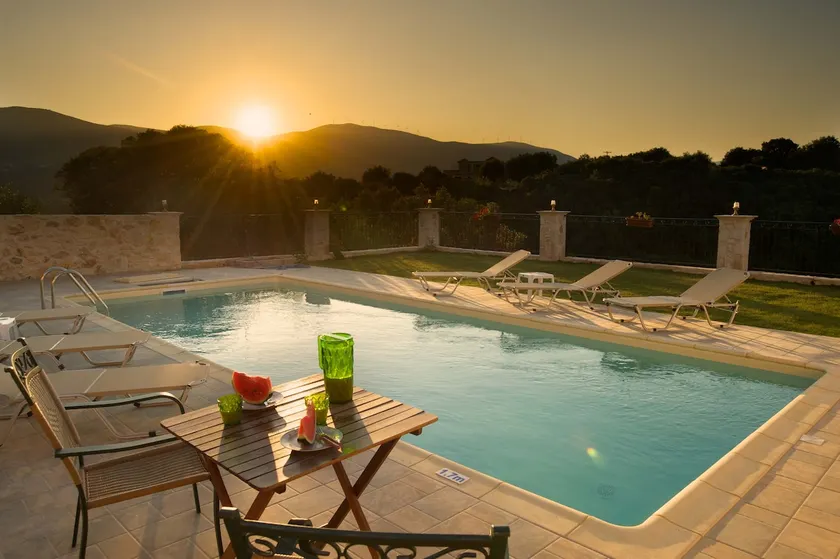 SUPERBE VILLA AVEC PISCINE PRIVÉE SITUATION CALME WIFI ET BARBEQUE - Image 1