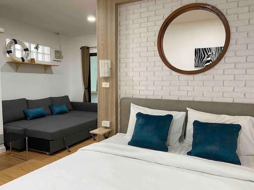Comfy furnished apt, 100 m. to MRT, near Airport - Image 1