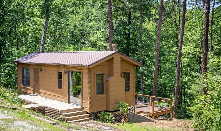 Sophie's Cabin~ A Secluded and Charming Getaway - Image 1