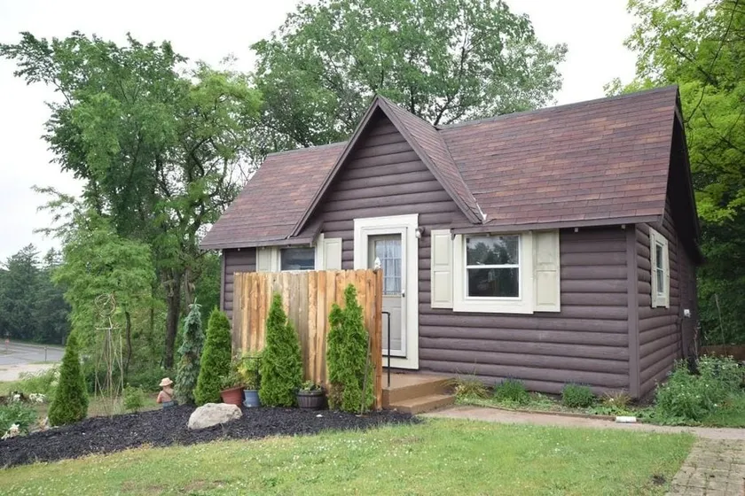 Cabin moments away from Road America and Lakes - Image 1
