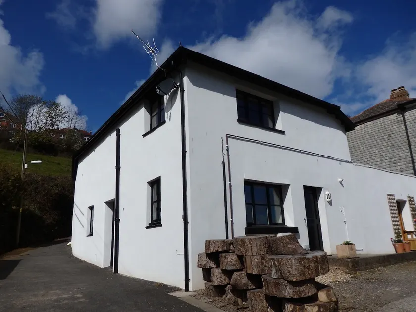 The Coach house, onsite free parking - Image 1