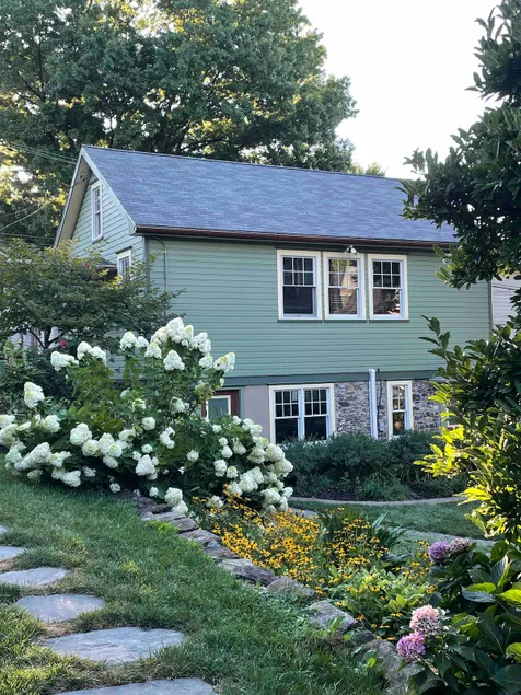 Charming Carriage House in the Heart of Kennett - Image 1