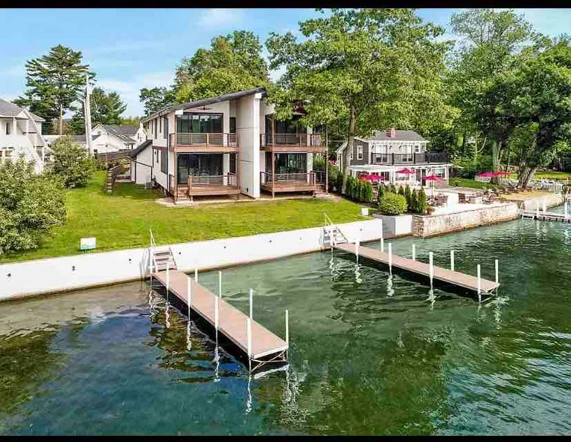 Cheerful 4 bedroom, lake-front vacation home - Image 1