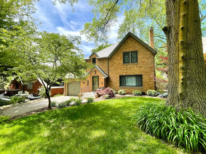 Country Club Charm - Image 1