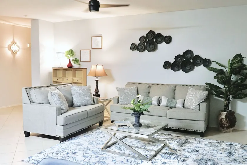 Beautiful spacious home right by Cardinal Stadium - Image 1