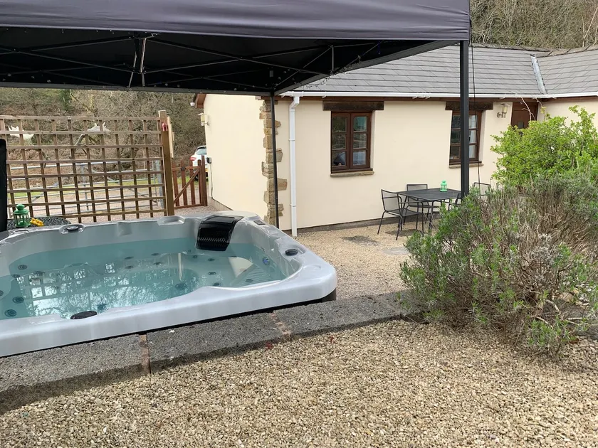 Forest of Dean Property with Hot Tub - Image 1