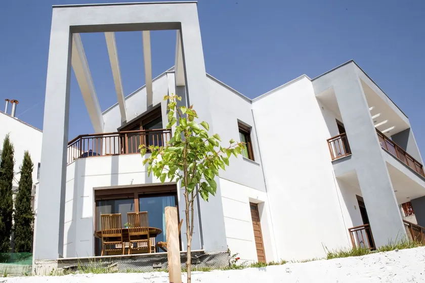 Modern villa near the sea - Image 1