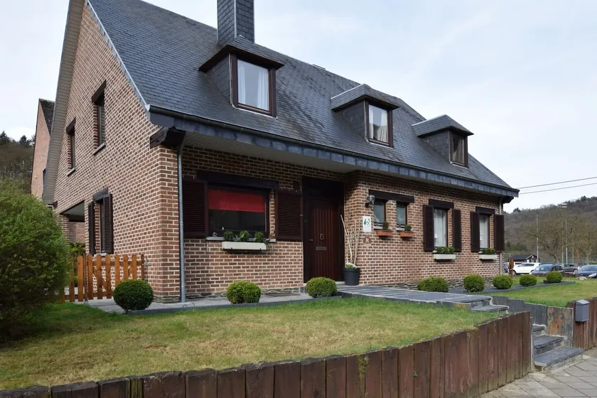 Cozy Family Holiday Home - Image 1
