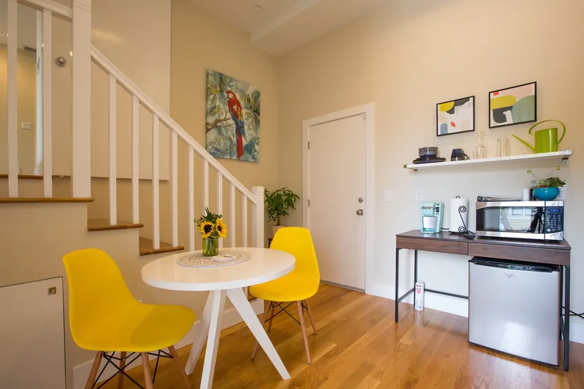 Cozy Guest Suite Near Liberty Stairs - Image 1