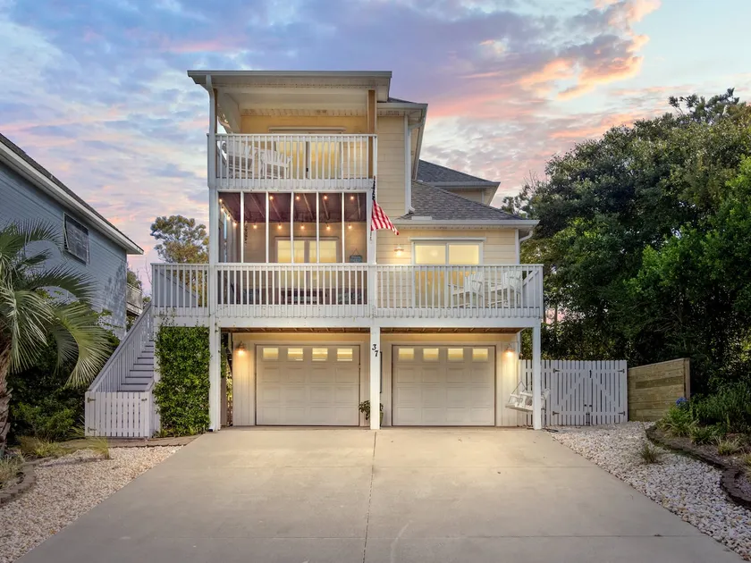 ”Toes In the Water” - steps to beach w/ Hot Tub! - Image 1