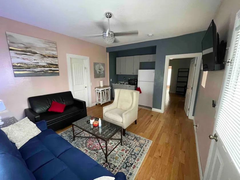 Charming downtown 1-bedroom (Unit #2) - Image 1