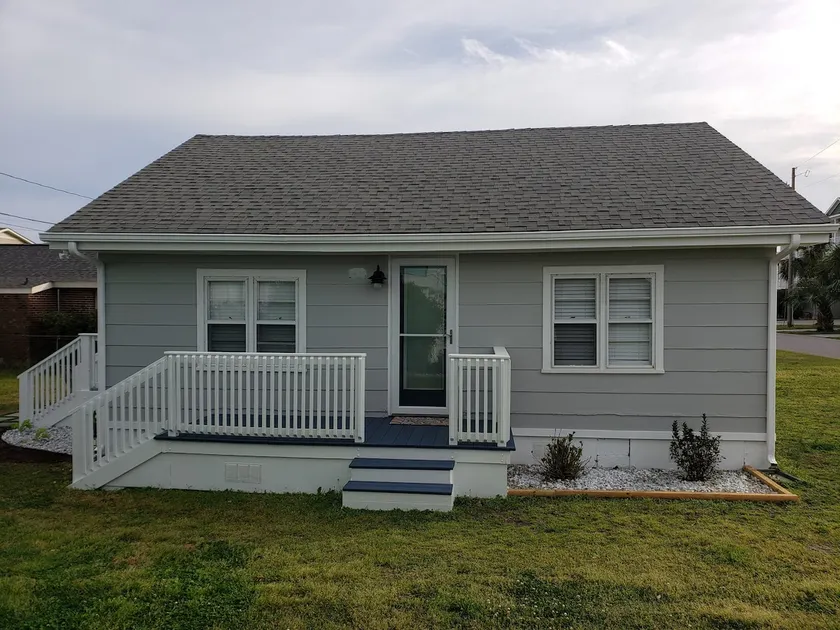 Dog Friendly, Fully Updated Kure Beach Cottage, 2 min. walk  to the sand. - Image 1