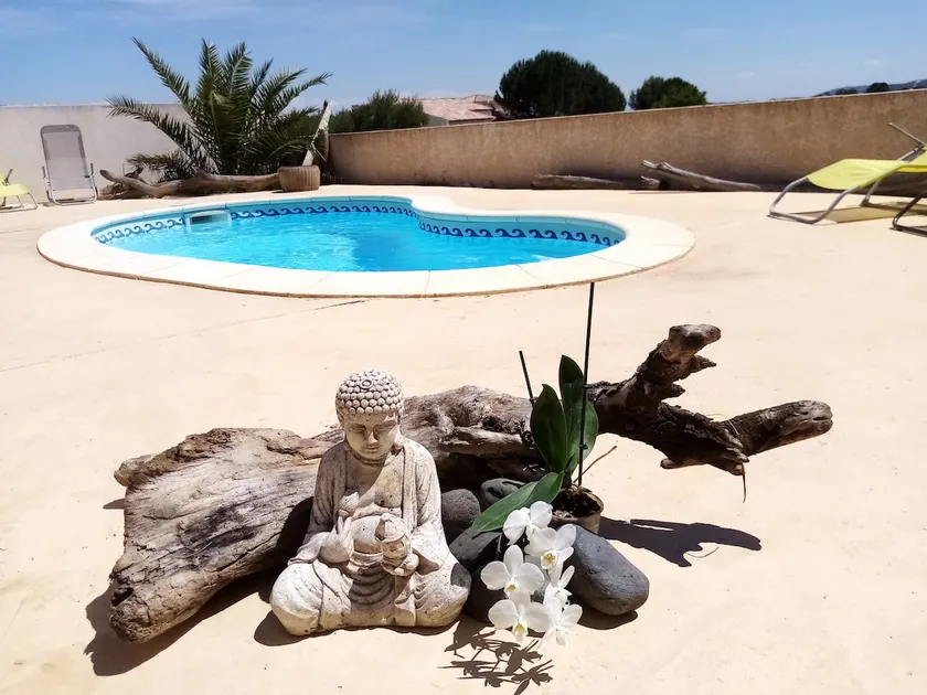 air-conditioned villa heated fenced swimming pool private fenced parking quiet location - Image 1