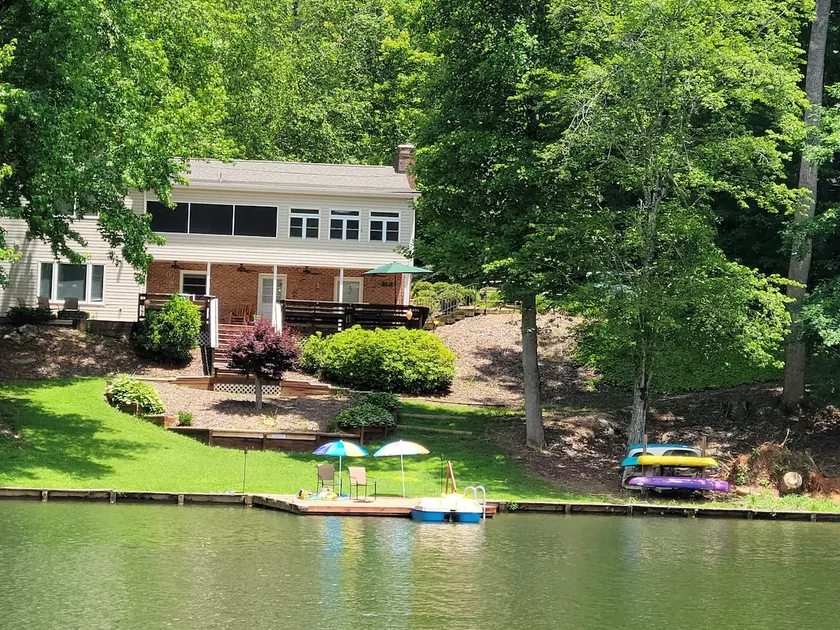 5 bdrm Lakefront home, w/kayaks, great fishing! - Image 1