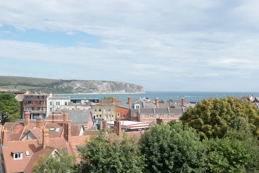 Sea Views, spacious, luxury flat + roof terrace. - Image 1