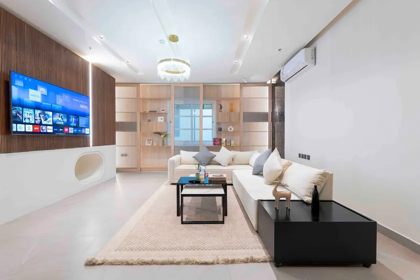 Spacious Al Wadi Home with Free Parking - Image 1
