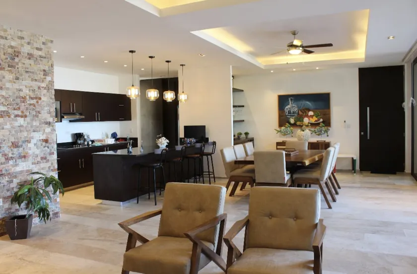 Oceanfront, divine 2nd floor, super internet - Image 1
