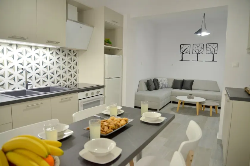 ALISAHNI APARTMENT - Image 1