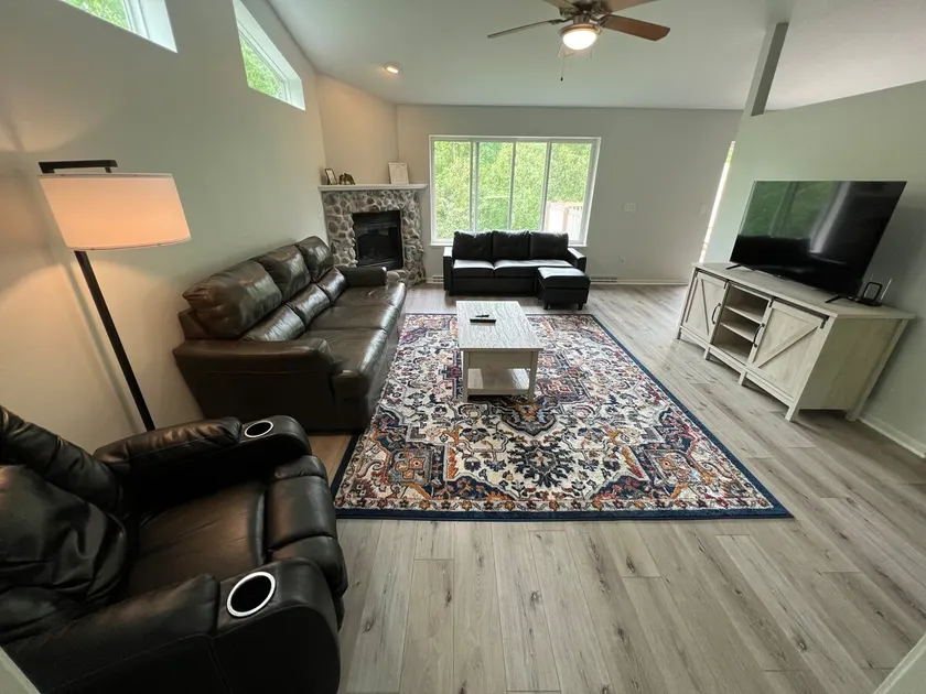 Exquisite 3 Bedroom Townhome - Image 1