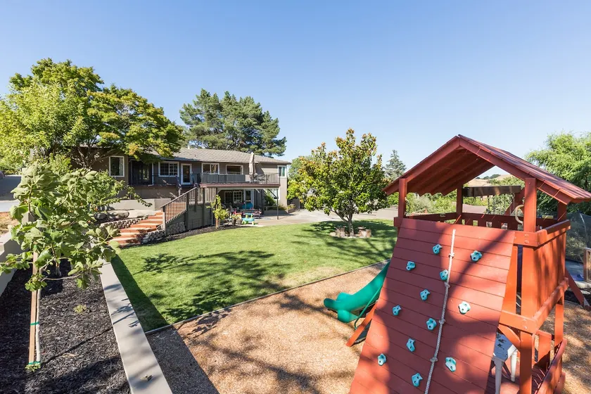 BREATHTAKING VIEWS Executive Lafayette Family Home - Image 1
