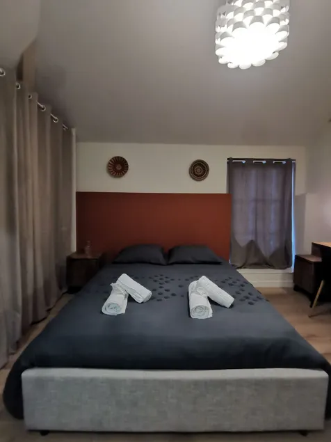 4 rooms downtown - Image 1