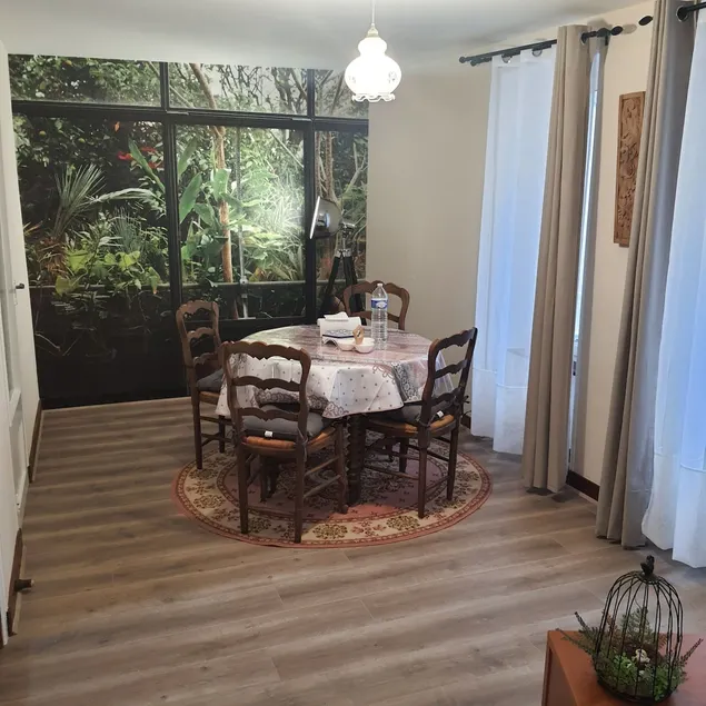 Quiet house in the city center - Image 1