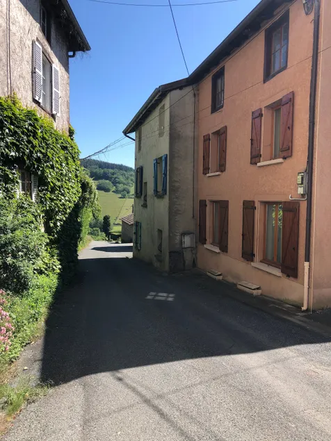 Quiet village house - Image 1