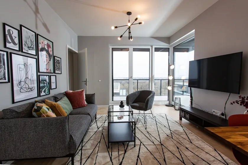 Waterfront Residence Free Private Parking - Image 1
