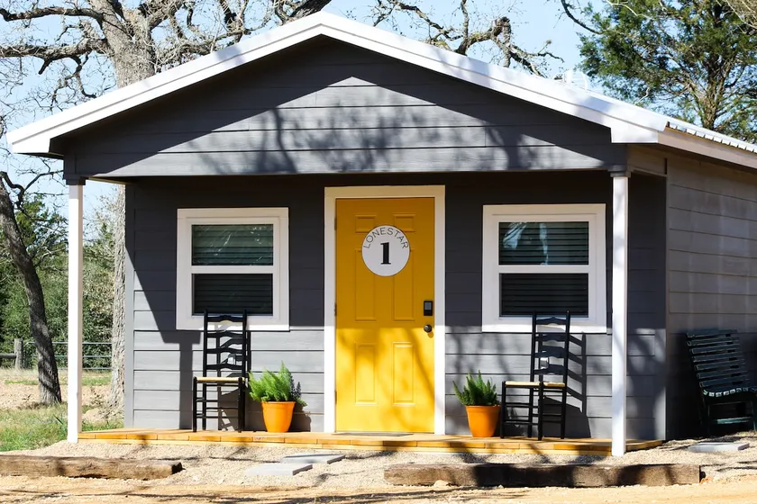 #01 -Cozy Cottage (3.8 miles from- Round Top) - Image 1