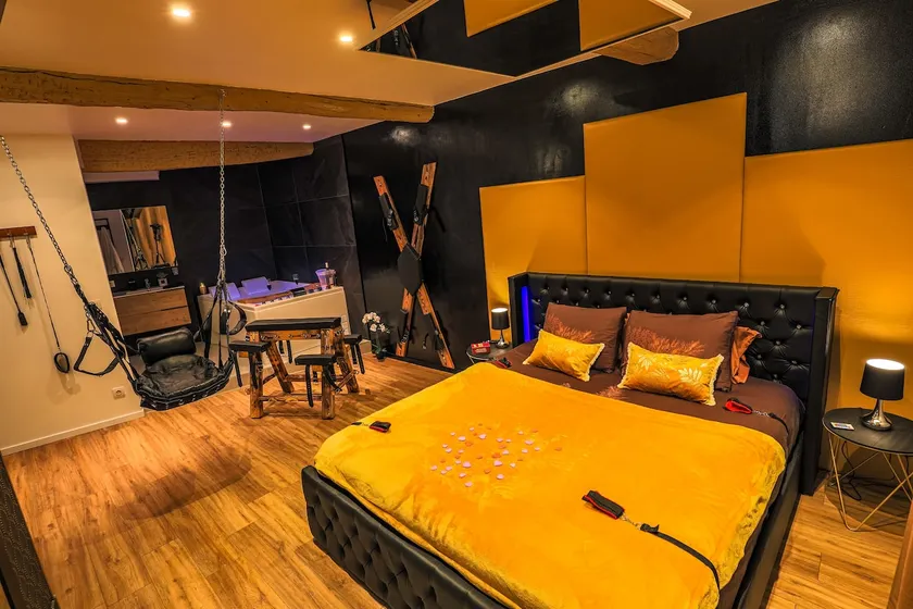 The luxury jacuzzi Loveroom ”The room of desires” - Image 1