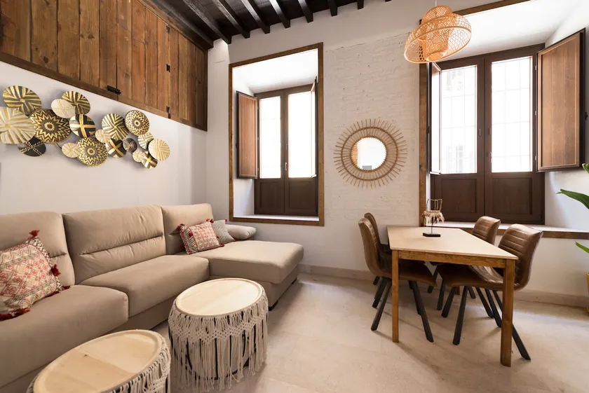 Bajo B. Family accommodation with patio and jacuzzi. - Image 1