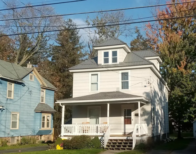 Quaint 3 bedroom home in the heart of Palmyra! - Image 1