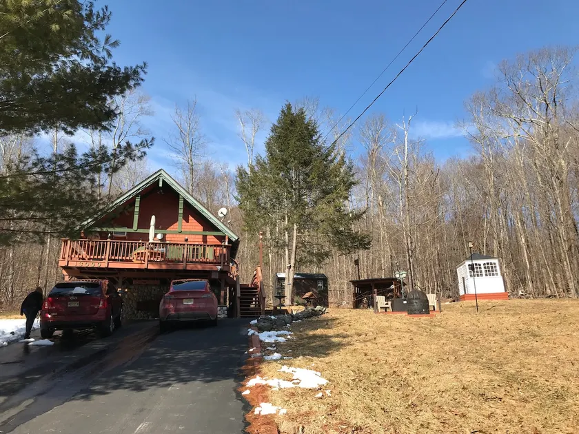 Butternut Chalet by Beaverkill River & hot tub - Image 1