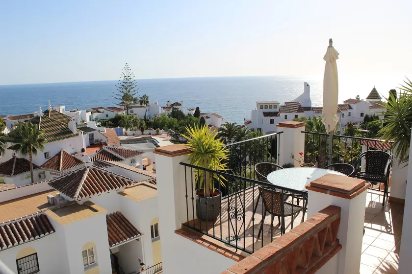 Apartamento en Nerja cerca de la playa de Burriana, piscina, gran terraza, vista panorámica al mar - Image 1
