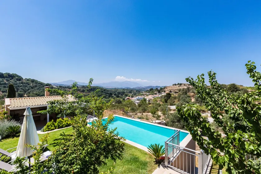 Spacious villa with full privacy & nature views! - Image 1