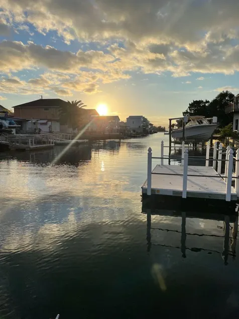 The Sunset Lagoon. 2 min. walk to beach - Image 1