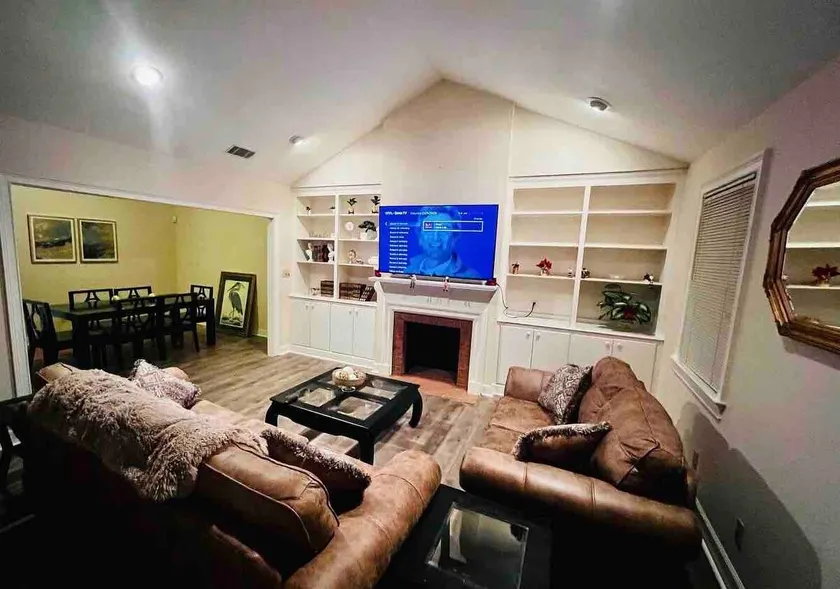 Southern Charm - Image 1